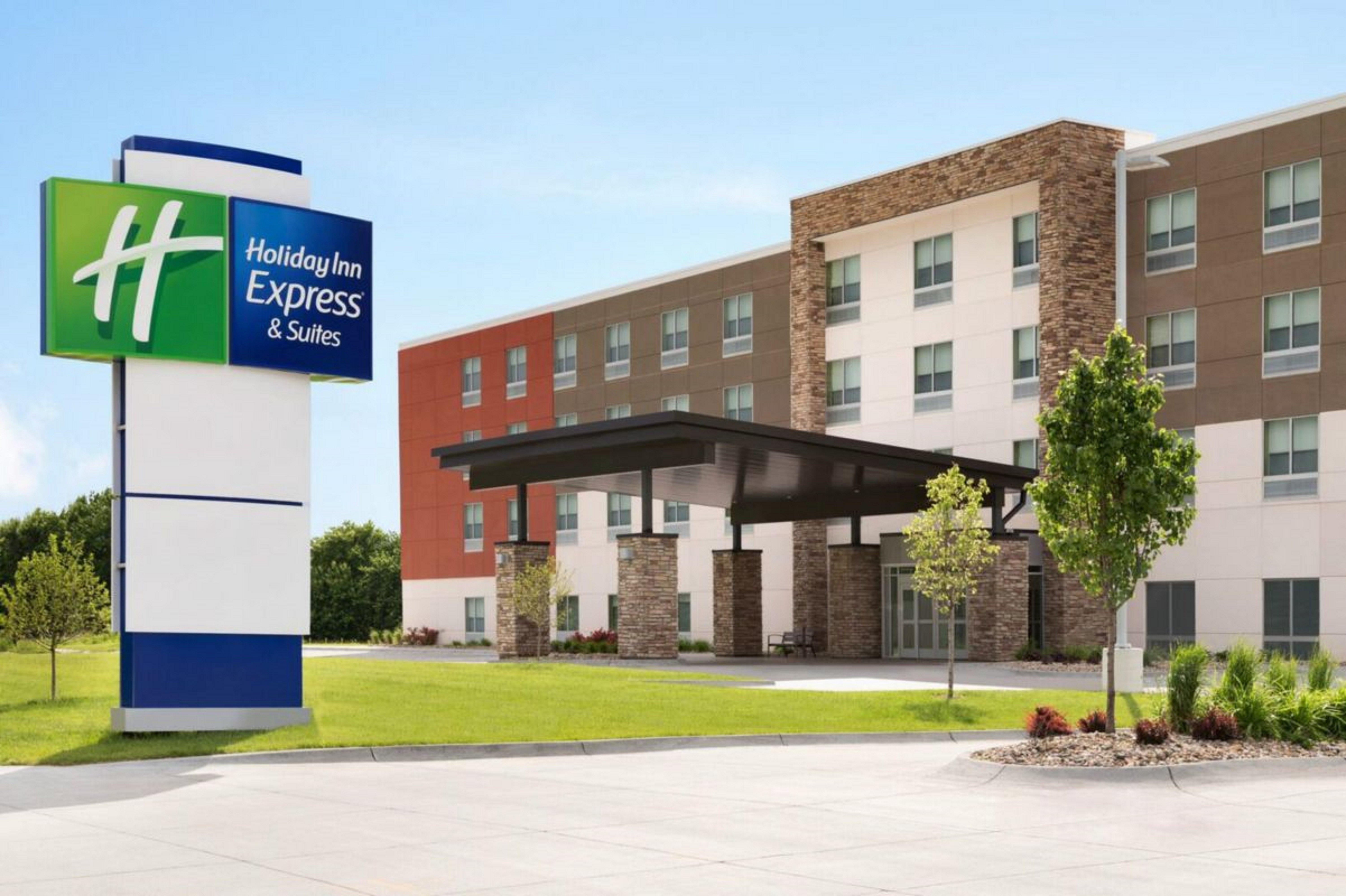 Holiday Inn Express & Suites - Marion By Ihg Exterior photo